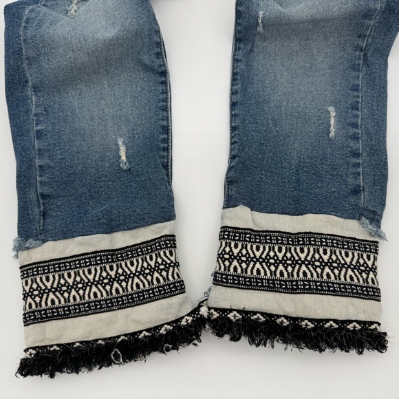 BLANKNYC Boho Tapered Jeans w/ Embroidered Fringe Cuffs – Size 24 - Picture 2 of 10